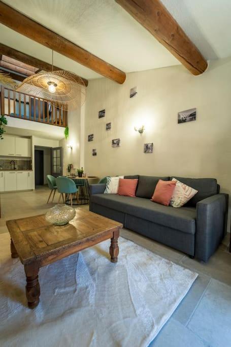Charmant T2 Proche Place Aux Herbes Uzes Exterior photo